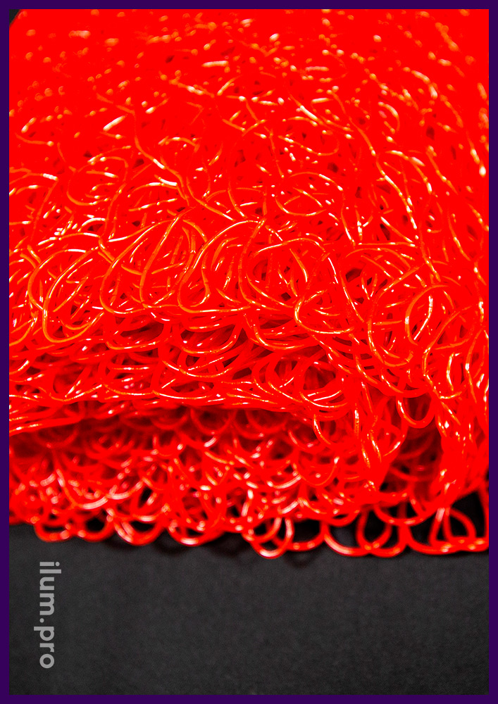 Сетка пластиковая красная из эластичного ПВХ для арт-объектов