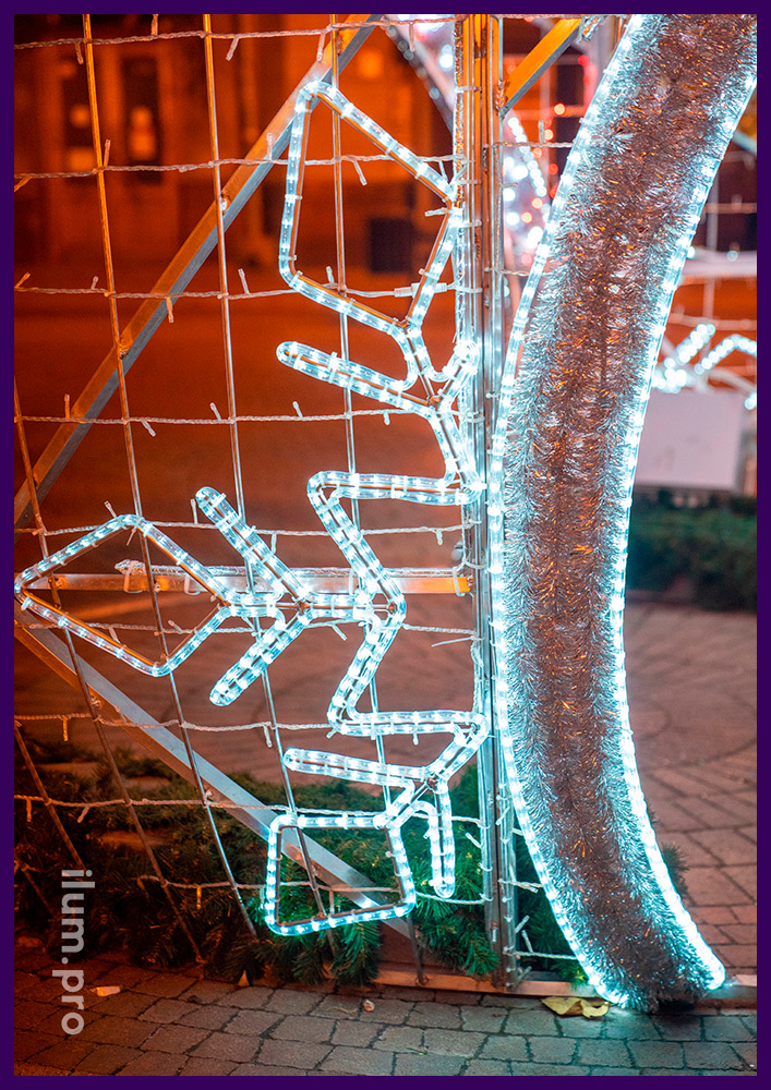 Светодиодная фотозона шар ёлочный с аркой и бантом на макушке - новогодние декорации в Крыму