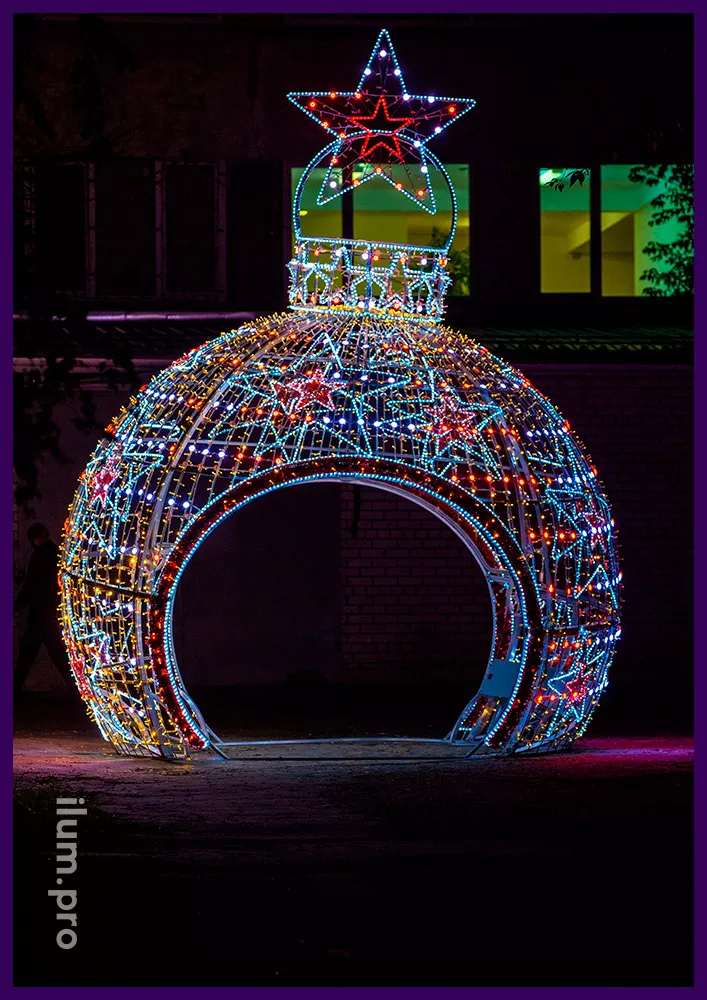 Новогодний шар арка в форме ёлочной игрушки со звёздами, металлический каркас, гирлянды и модули со сменой цвета