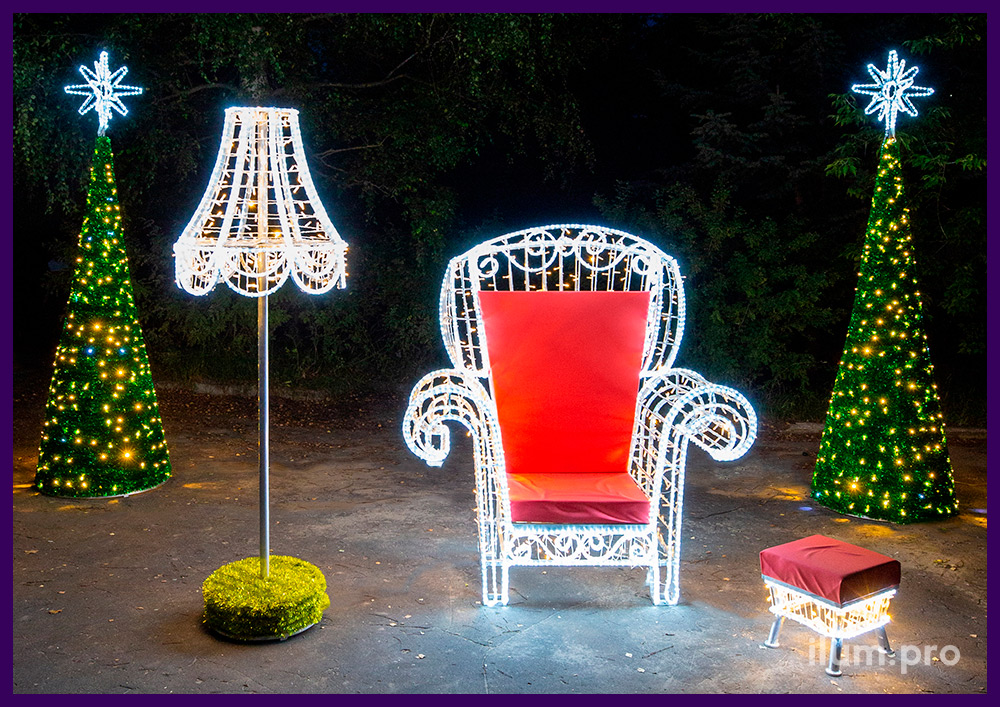 Праздничная фотозона со светящимися креслами и конусами из гирлянд и дюралайта