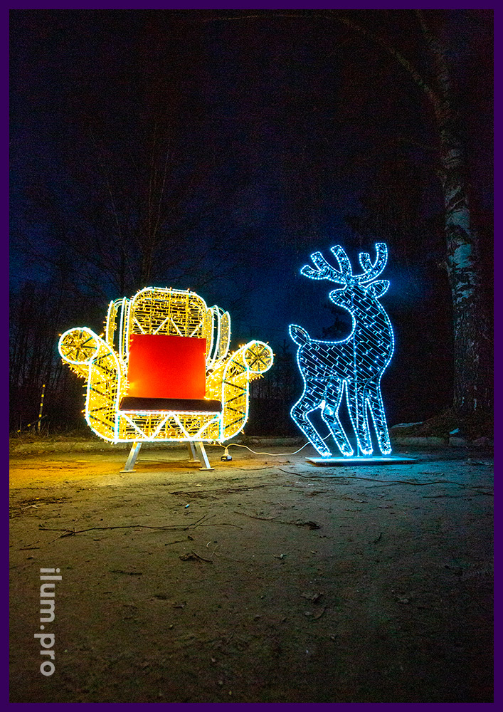 Кресло и светящийся олень из гирлянд и контуров с матовым дюралайтом - тестирование новогодней иллюминации