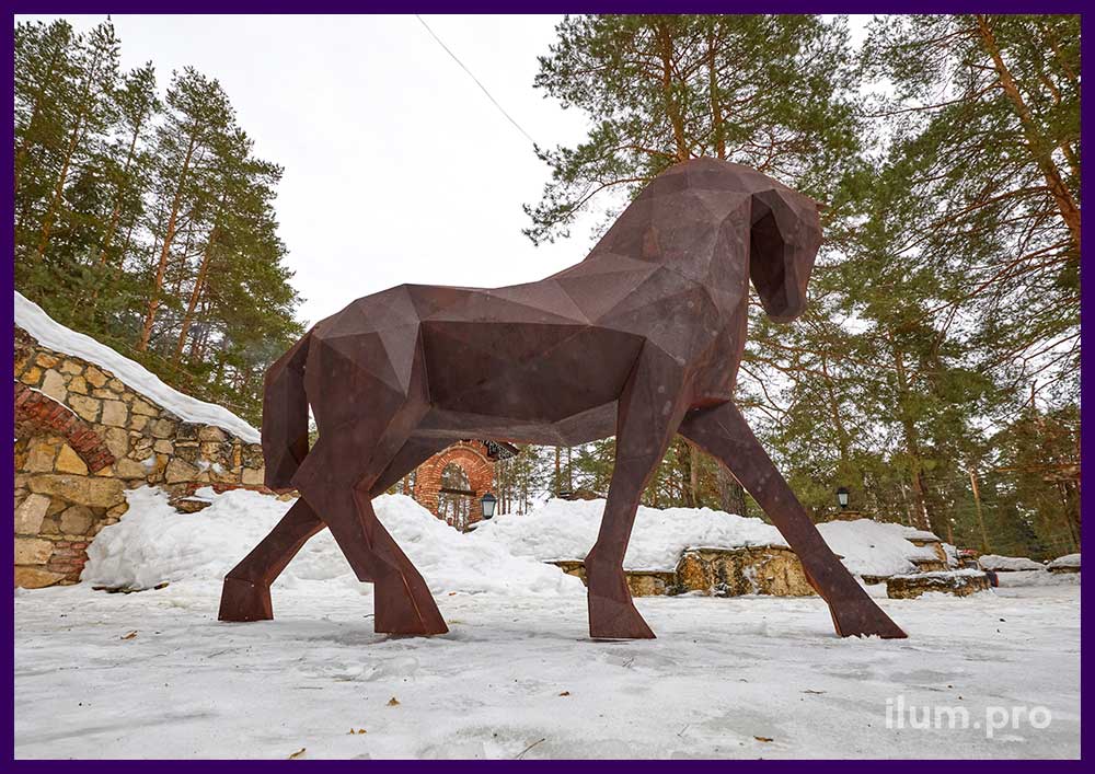 Полигональная скульптура для сада и парка - конь из кортеновской стали с ржавчиной