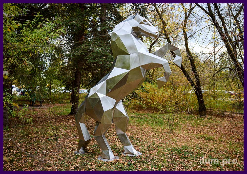 Скульптура конь на дыбах - полигональный, нержавеющий арт-объект