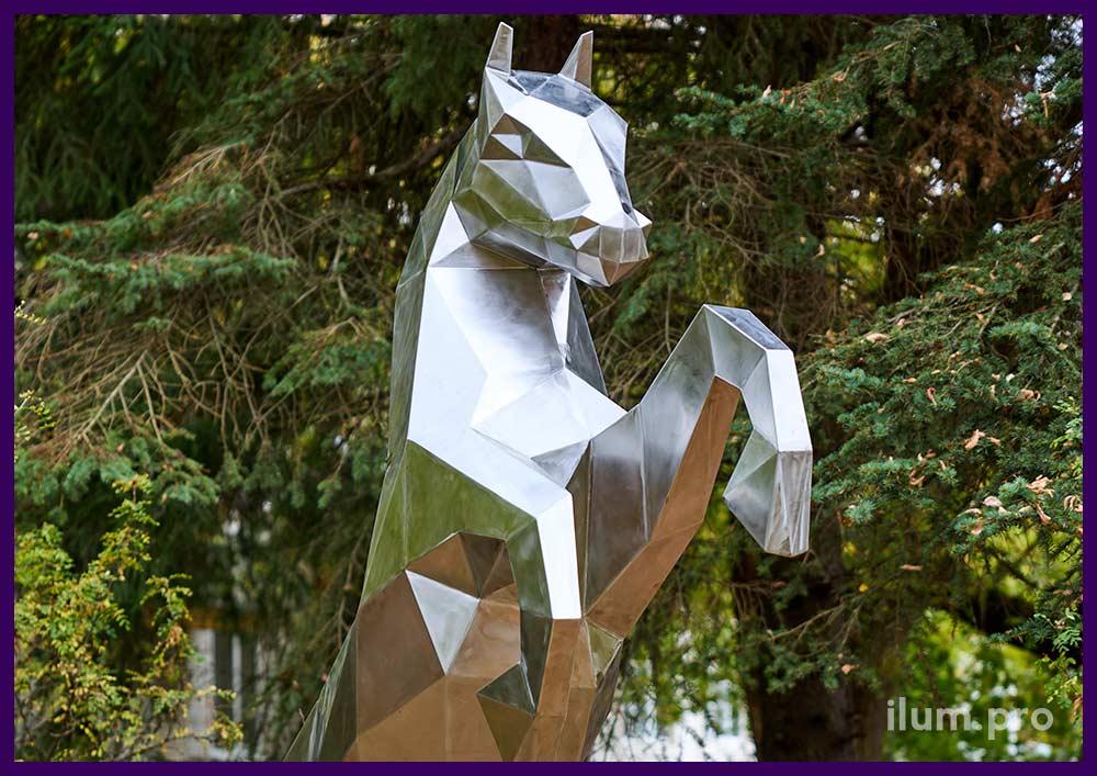 Конь полигональный - металлическая скульптура из нержавейки