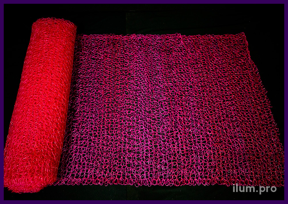 Рулон декоративной сетки розового цвета из полупрозрачного ПВХ, длина 10 метров