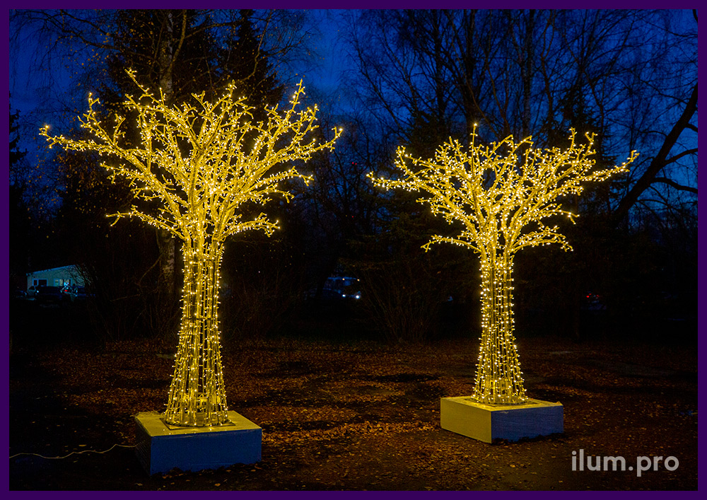 Уличные декорации с подсветкой гирляндами - деревья из алюминиевых труб с иллюминацией