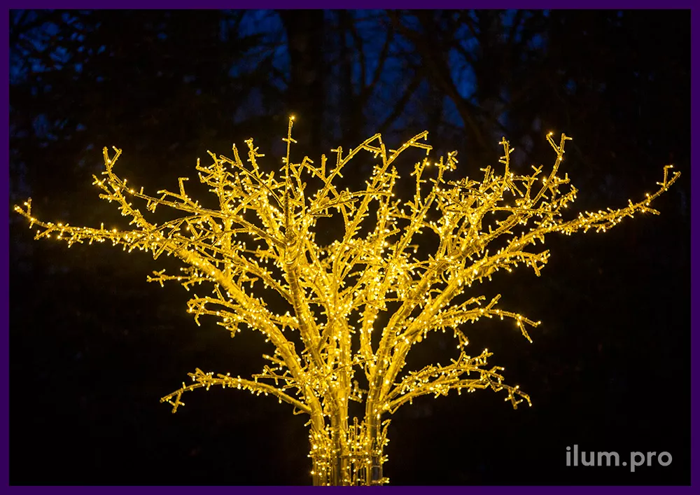 Трёхметровые светящиеся деревья из тёпло-белых гирлянд на алюминиевых трубах
