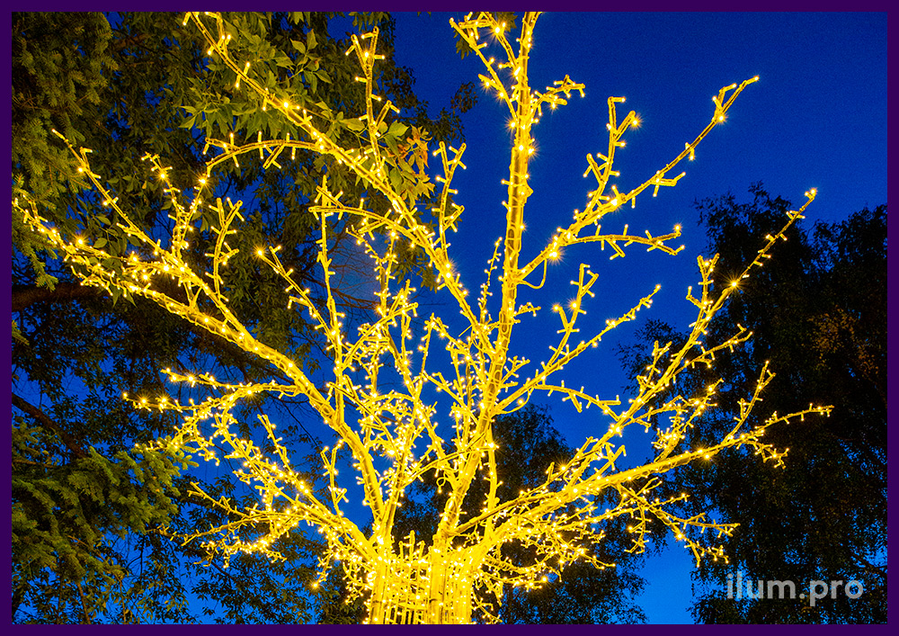 Дерево с гирляндами для украшения городских улиц и площадей на Новый год и другие праздники, высота 4 метра