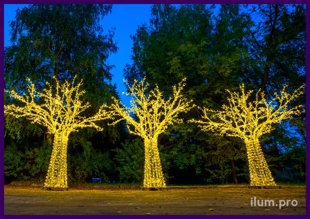 Новогодняя иллюминация - световые деревья из алюминиевого каркаса и гирлянд тёплых тонов