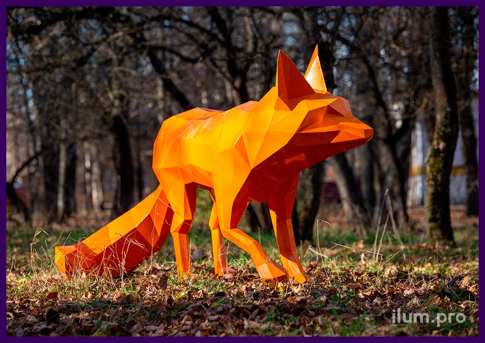 Фигура полигональной лисы из стали (покраска в оранжевый цвет), металлический арт-объект