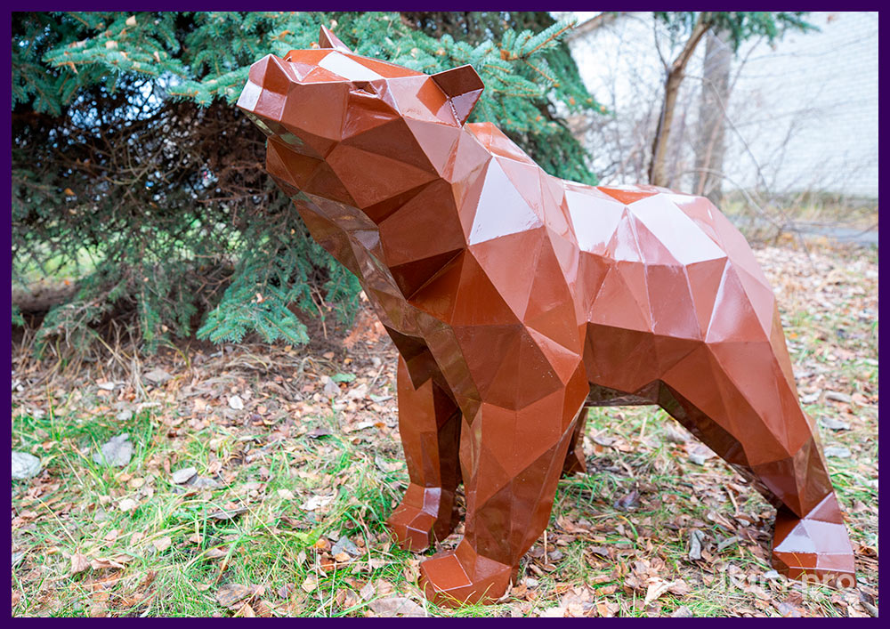 Фигура полигональная металлическая коричневого цвета в форме медведя