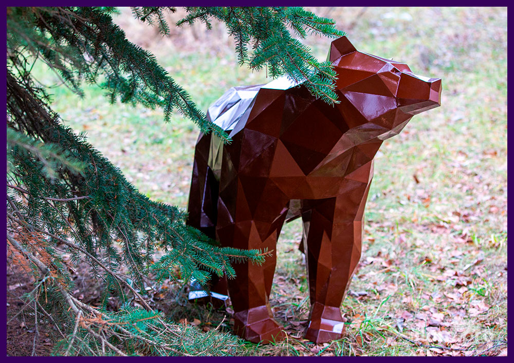 Фигура медвежонка полигональная коричневая высотой 1 метр, ландшафтный арт-объект