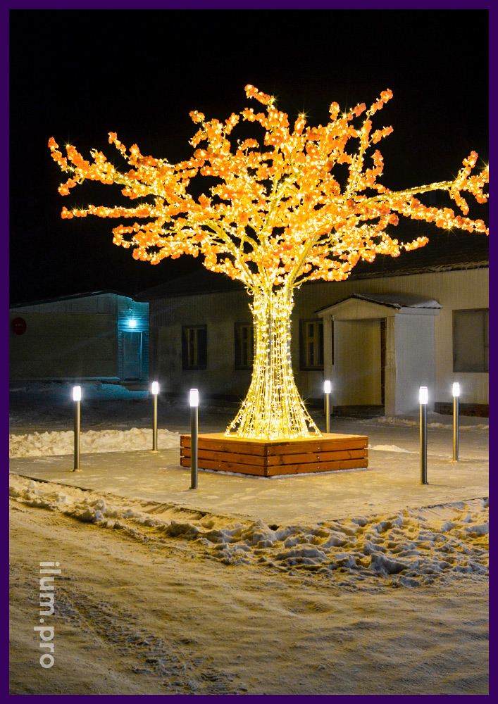 Дерево металлическое с цветами и скамейкой в Лонгъюгане в ЯНАО