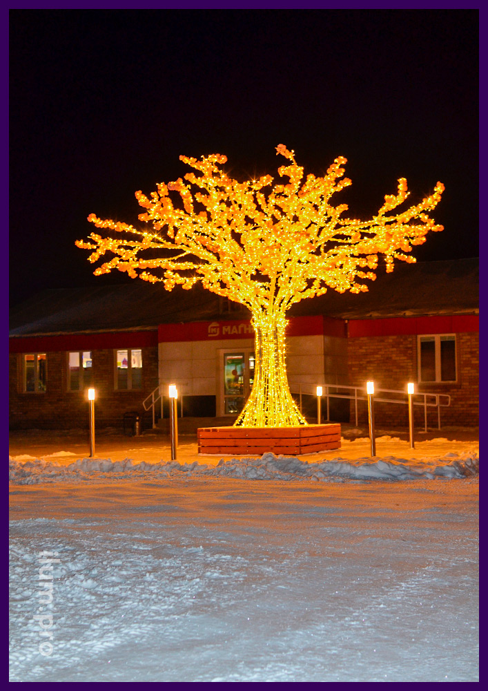 Тёпло-белая светодиодная иллюминация - дерево из металлических труб с цветами