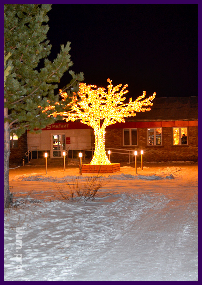 Дерево уличное светодиодное с гирляндами, новогоднее украшение для посёлка в Якутии