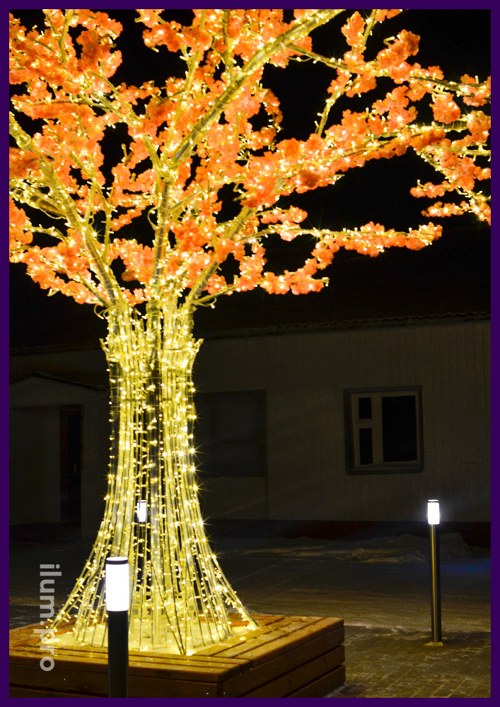 Украшение площади в ЯНАО светодиодным деревом из гирлянд и алюминиевого каркаса