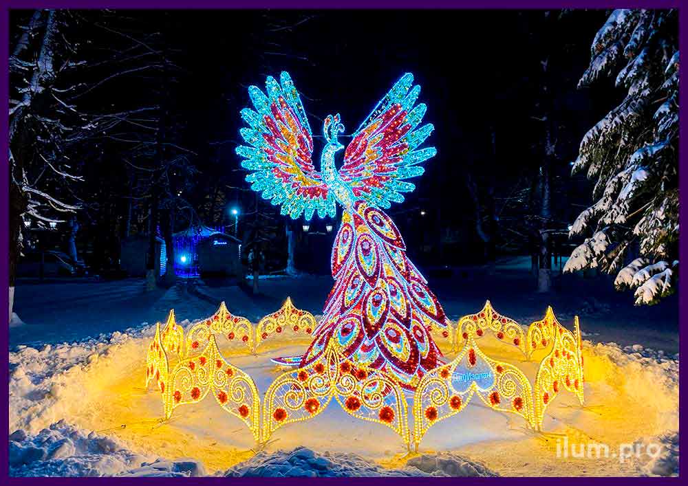 Жар-птица из светодиодных гирлянд и разноцветной мишуры с блёстками во Владимире