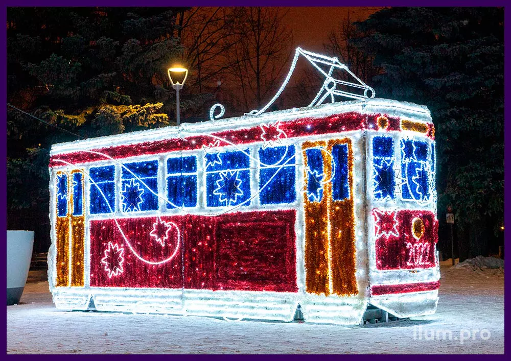 Трамвай с гирляндами, дюралайтом и мишурой на Новый год в Санкт-Петербурге