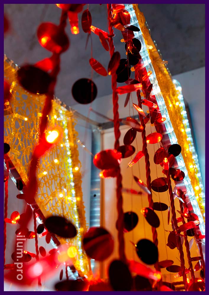 Арка новогодняя с подсветкой гирляндами и дюралайтом для украшения городских улиц и площадей