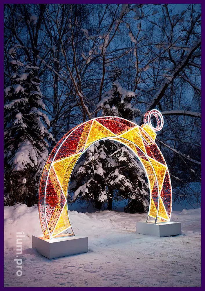 Новогоднее украшение для городской площади - арка с гирляндами ёлочная игрушка