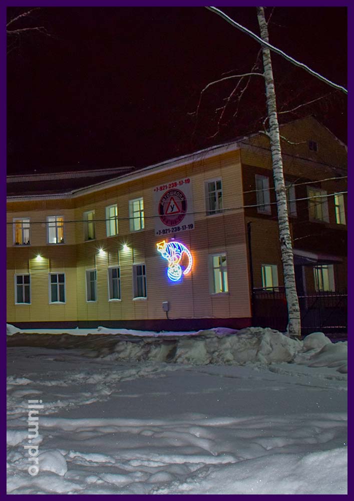 Новогодняя консоль для украшения здания в Вологодской области - тигр из дюралайта и нержавеющего каркаса