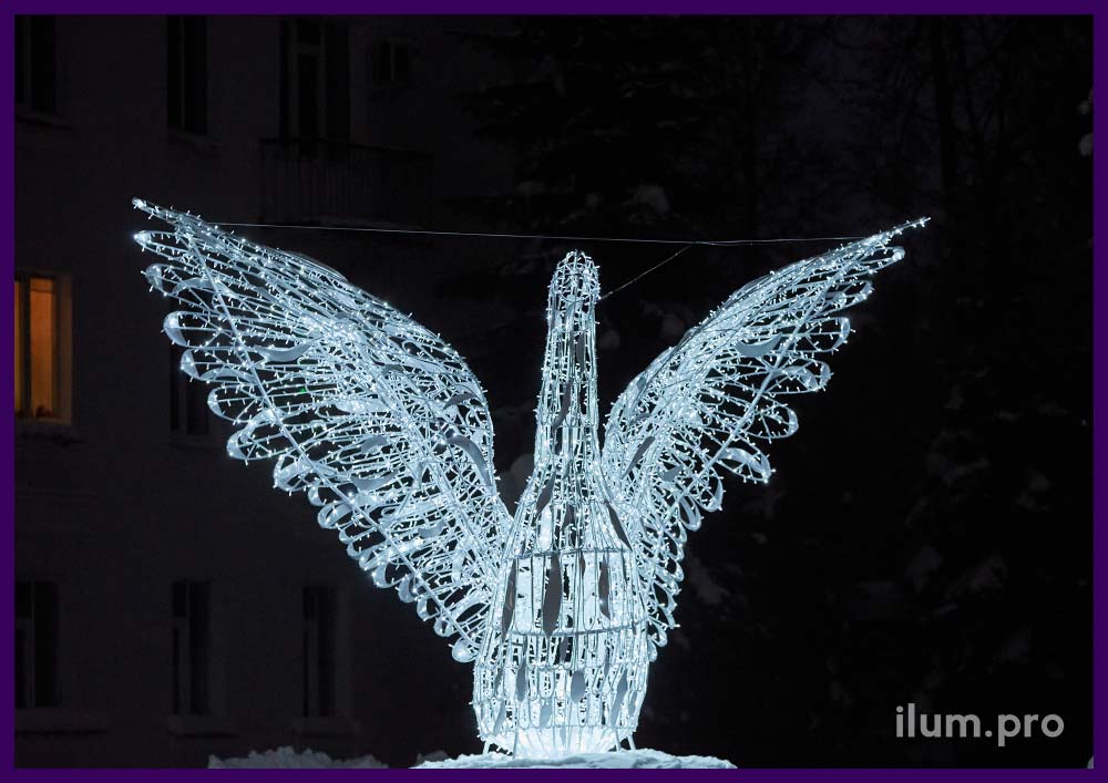 Украшение города светодиодной фигурой гуся с уличными гирляндами белого цвета