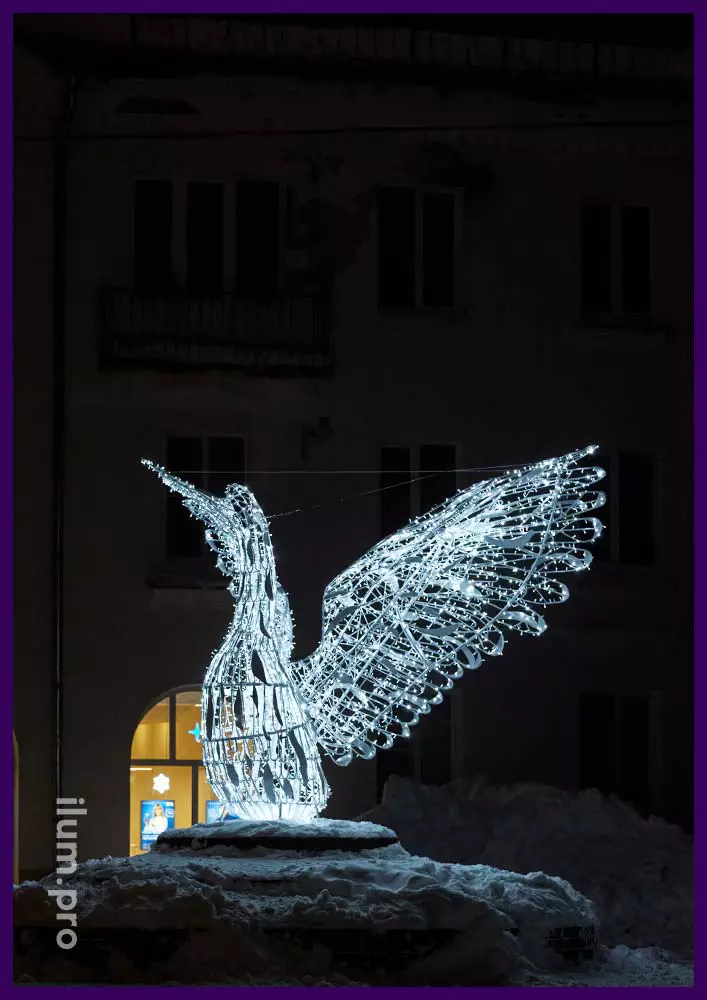 Гусь белый светящийся - декоративный арт-объект в центре города во Владимирской области