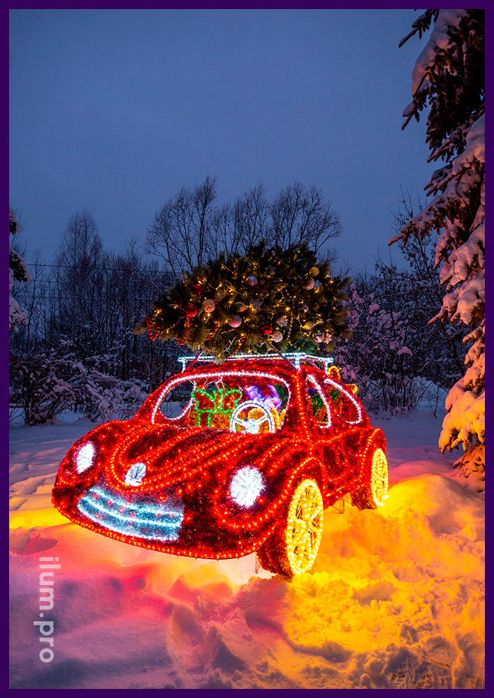Машина с гирляндами и мишурой, новогодняя фотозона с дюралайтом в форме автомобиля с ёлкой на крыше
