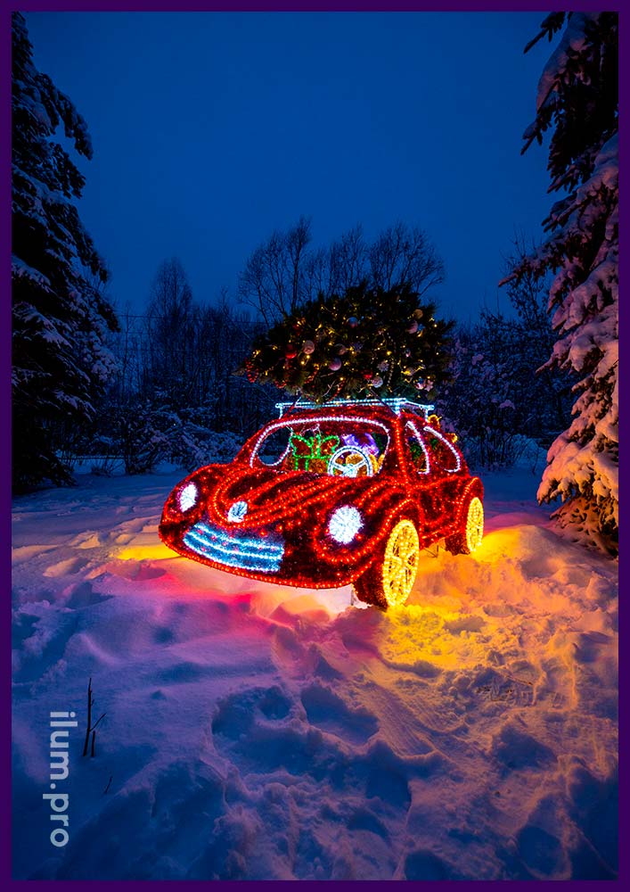 Светодиодная фотозона в форме автомобиля с гирляндами и мишурой, контуры из дюралайта, на крыше ёлка с игрушками и подсветкой