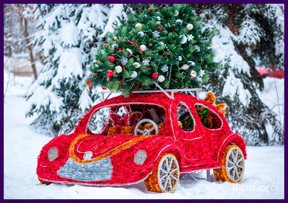 Машина красная из мишуры и гирлянд на алюминиевом каркасе - новогодняя фотозона с ёлкой