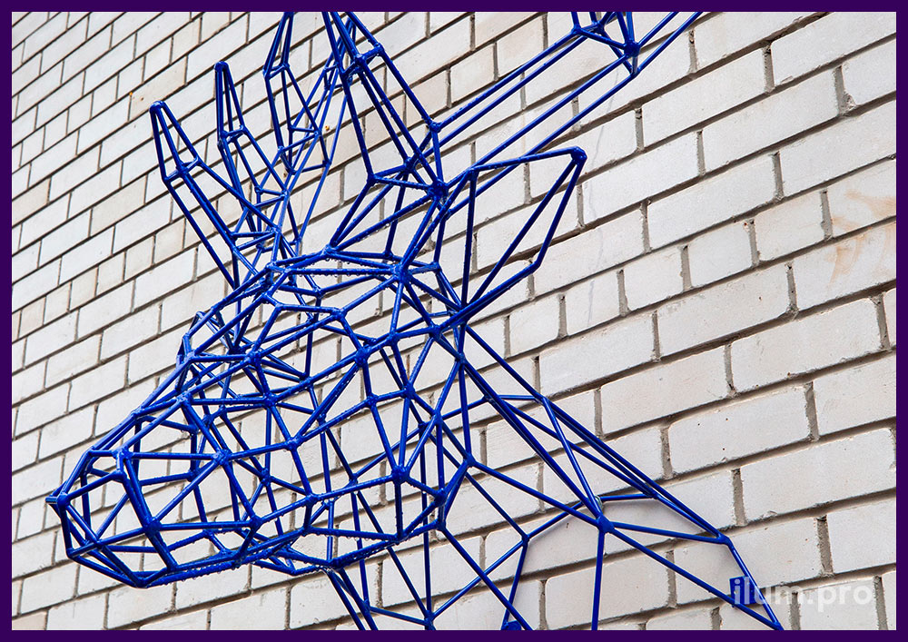 Арт-объект полигональный металлический для украшения стены здания - голова оленя