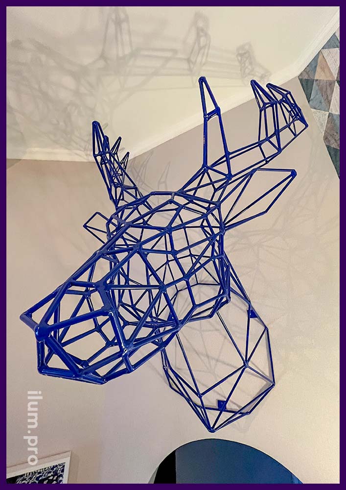 Полигональный трофей для украшения интерьера - металлическая голова оленя