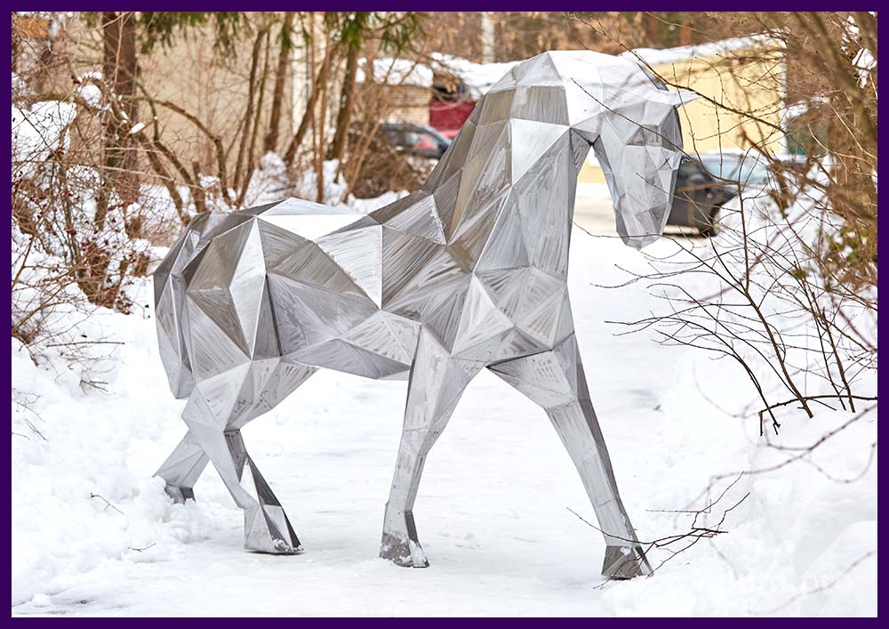 Скульптура коня металлическая полигональная из кортен-стали для украшения территории