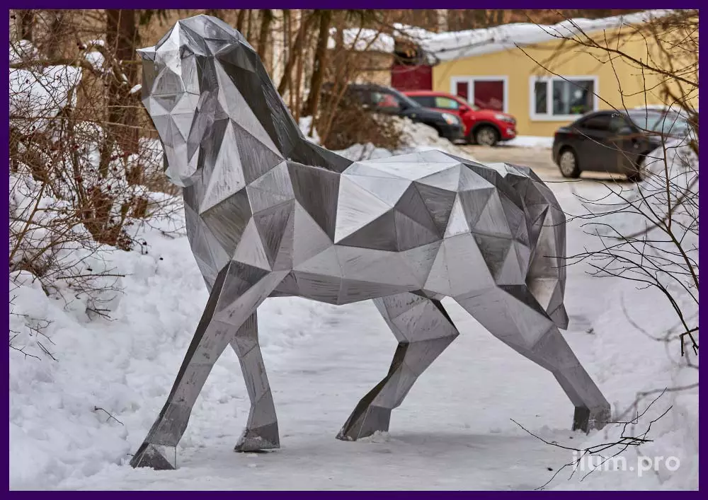 Лошадь полигональная стальная - металлический арт-объект в форме животного