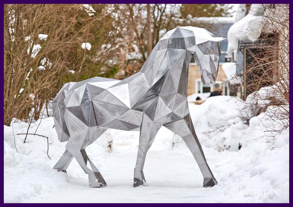 Полигональная скульптура для украшения парка или сквера - лошадь из металла высотой 2 метра
