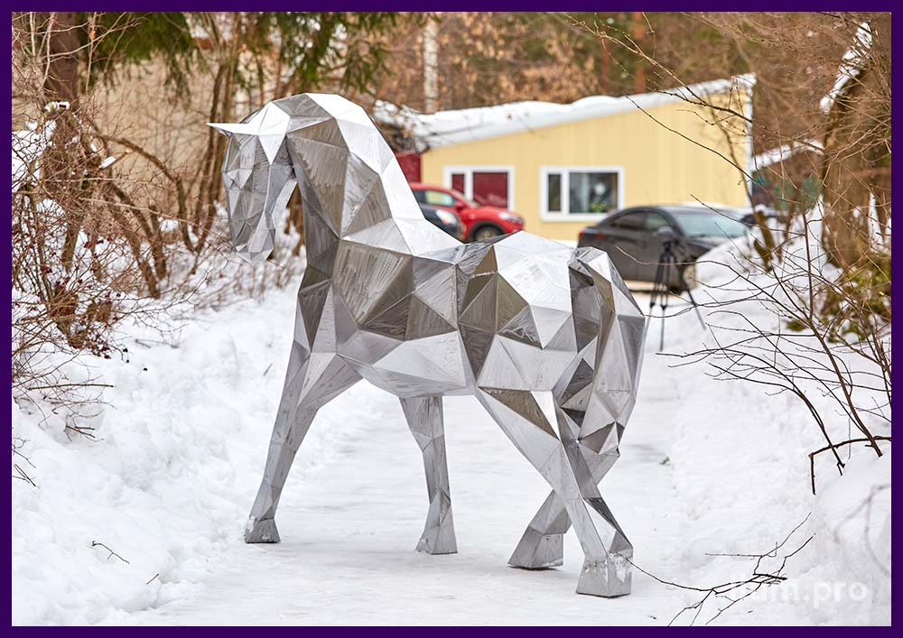 Полигональная скульптура из кортеновской стали для улицы и интерьера - конь (лошадь)