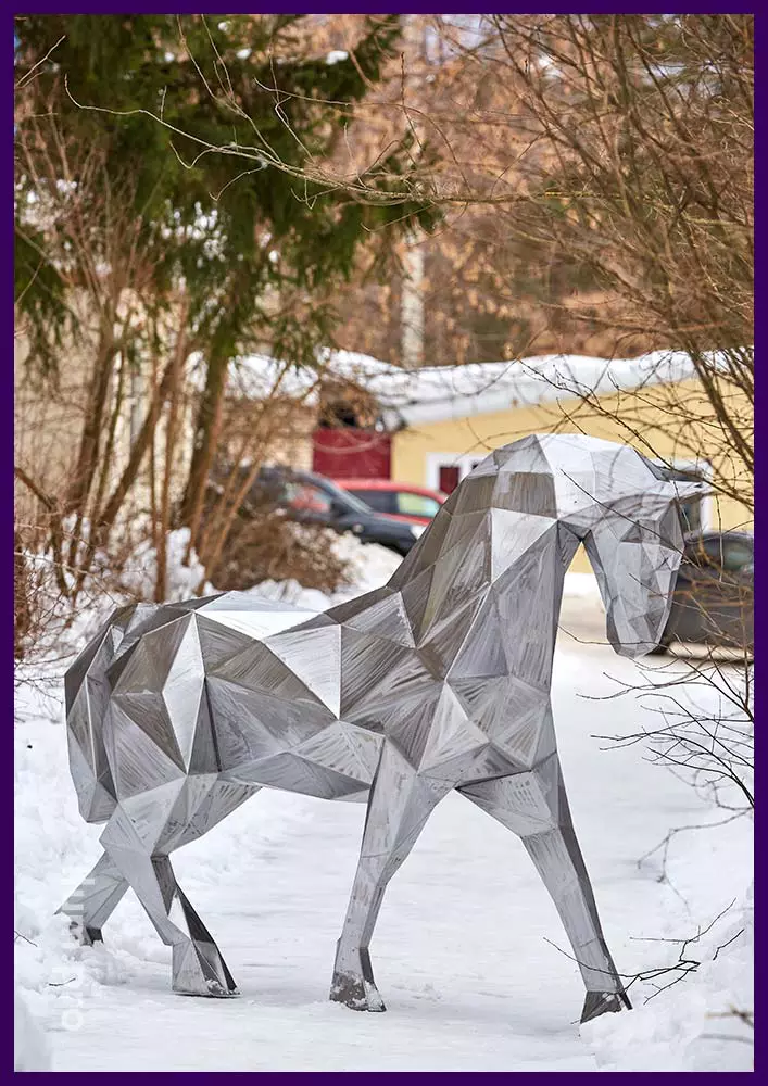 Лошадь полигональная - благоустройство территории, установка металлических скульптур животных