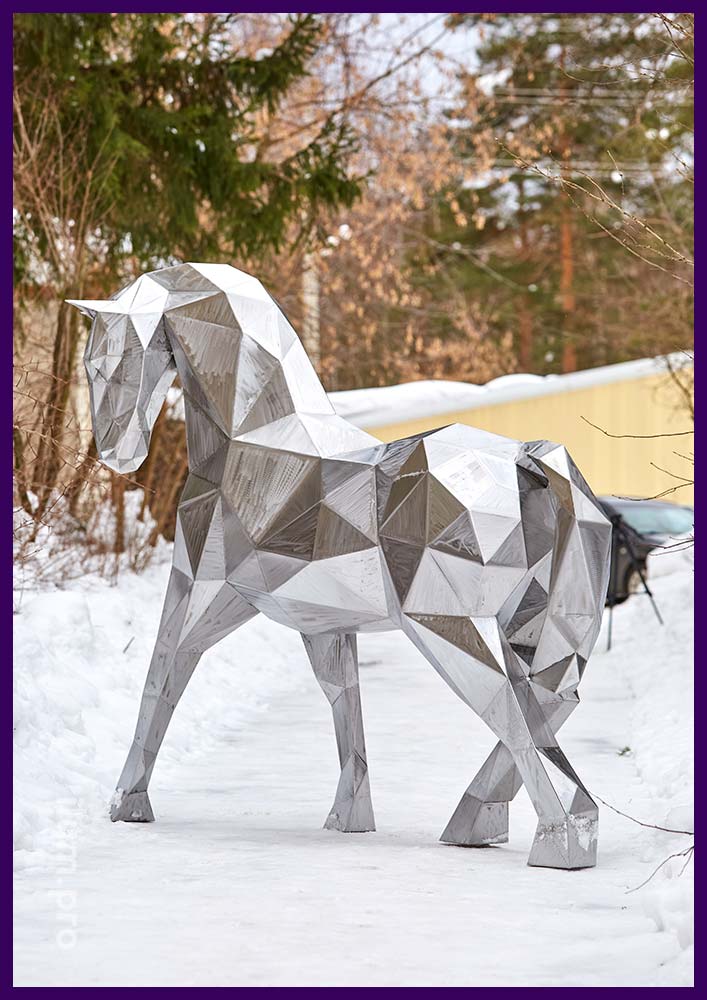 Фигуры полигональные из кортеновской стали для украшения территории - лошадь в натуральную величину