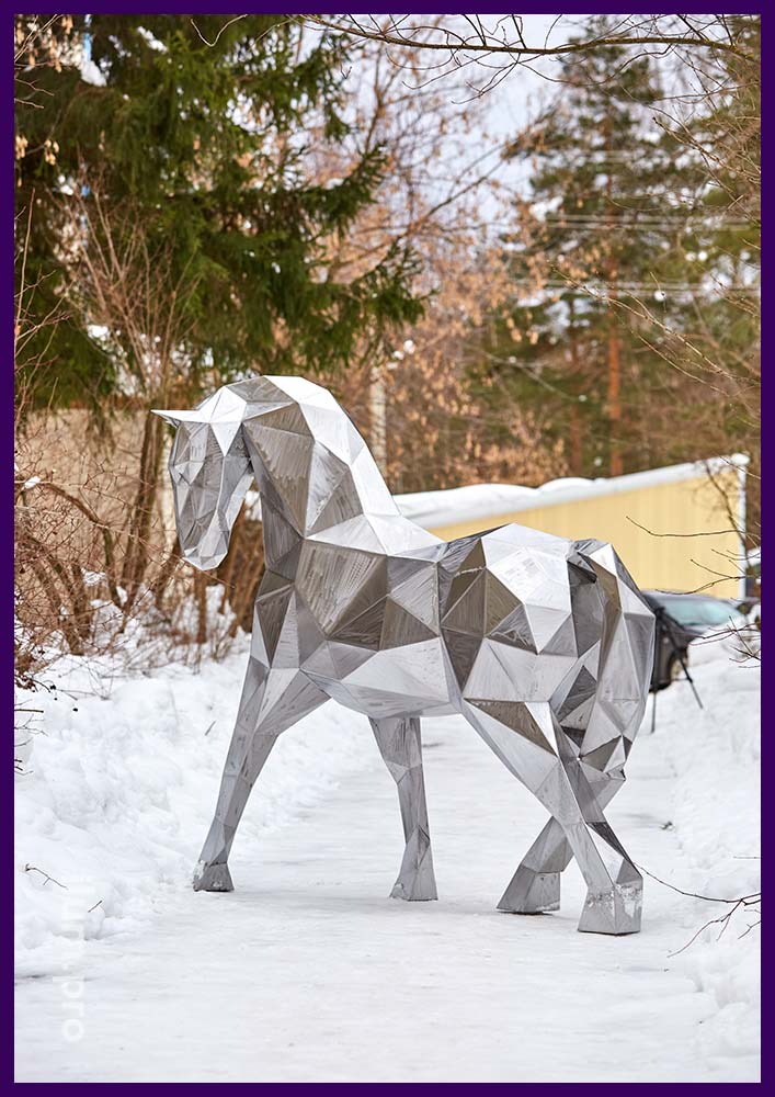 Конь полигональный металлический - садово-парковая ландшафтная скульптура для украшения территории