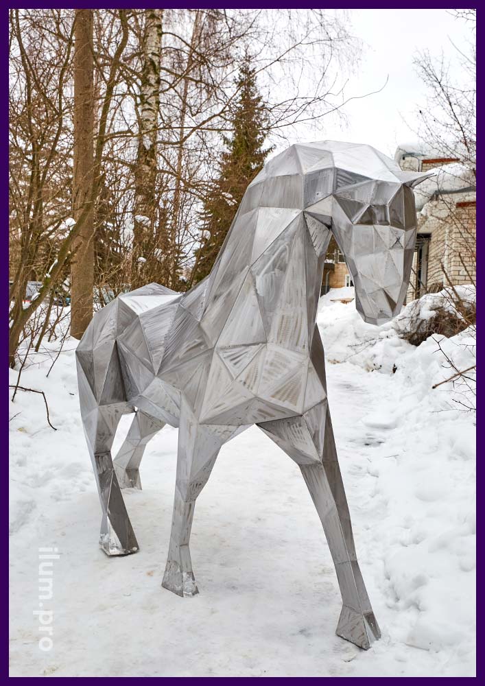 Лошадь полигональная из кортеновской стали до покрытия ржавчиной - металлический арт-объект