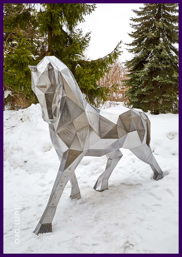 Конь полигональный металлический из кортеновской стали толщиной 2 мм