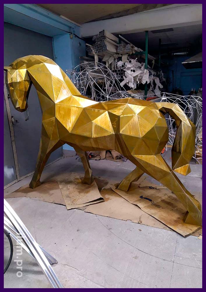 Сборка металлической полигональной фигуры лошади из стали кор-тен - садово-парковый арт-объект