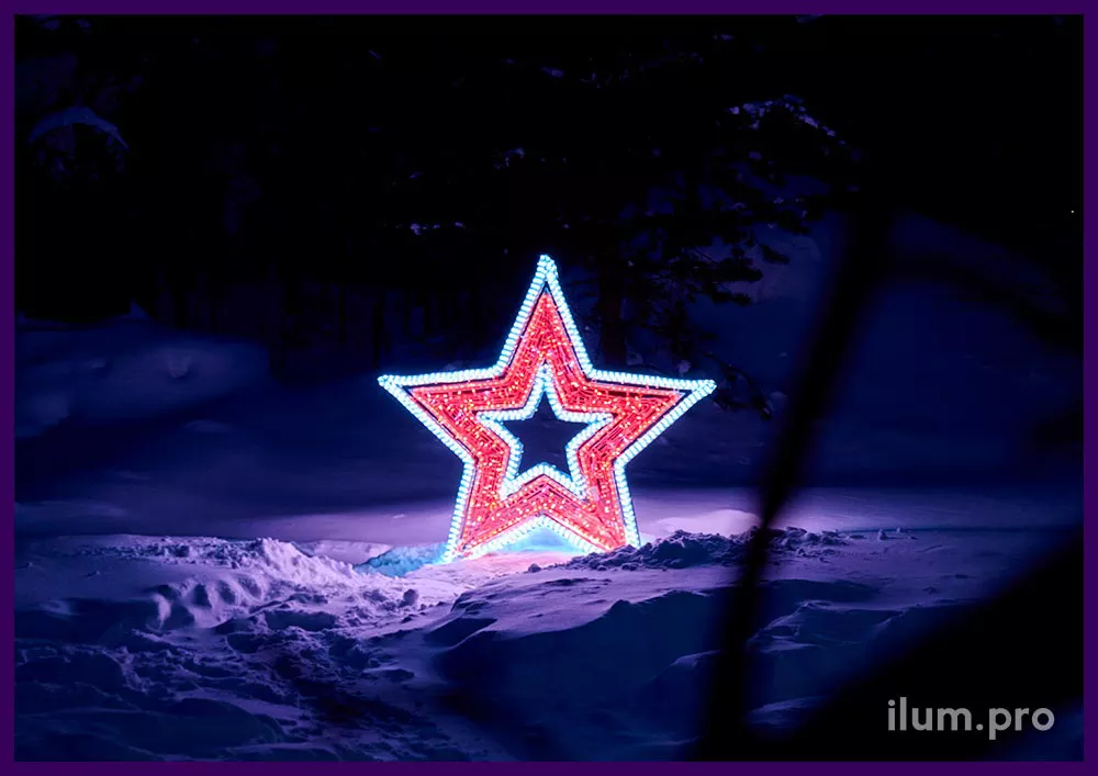 Красная светящаяся звезда в сквере в Карелии - фотозона с гирляндами и дюралайтом