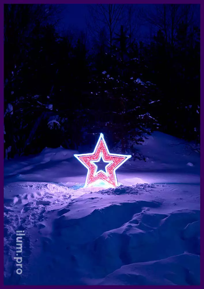 Красно-белая светодиодная фотозона в форме звезды в сквере на Новый год