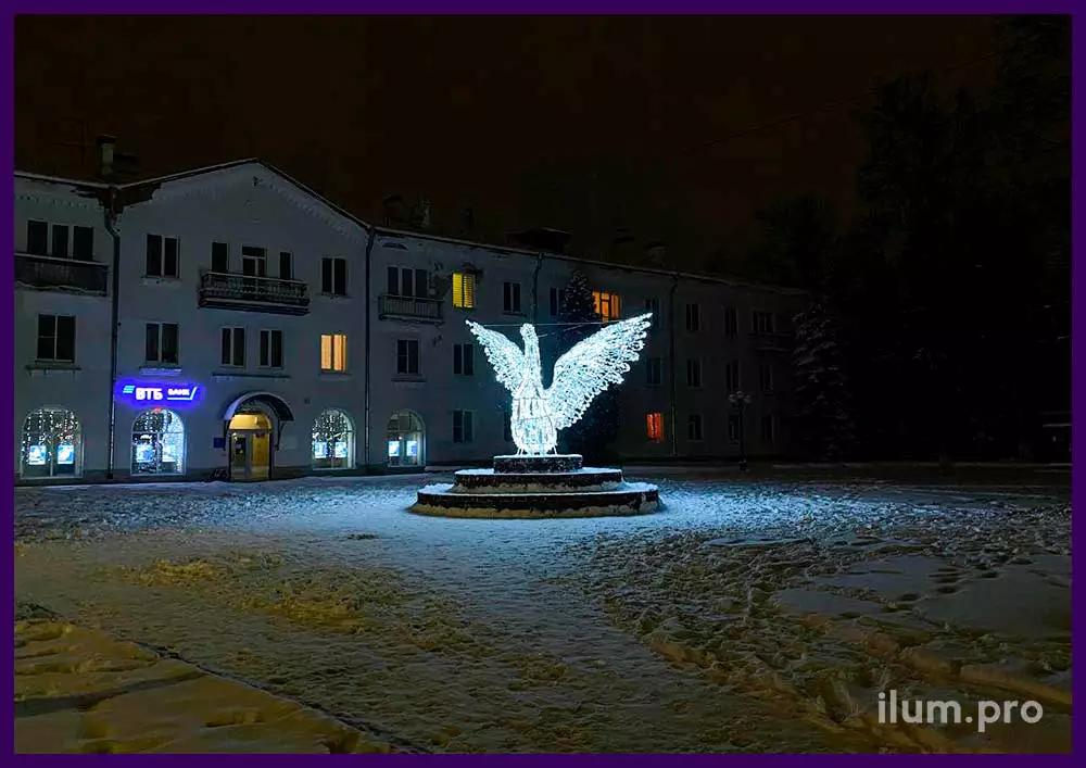 Уличная световая фигура из гирлянд и алюминия в форме гуся с большими крыльями