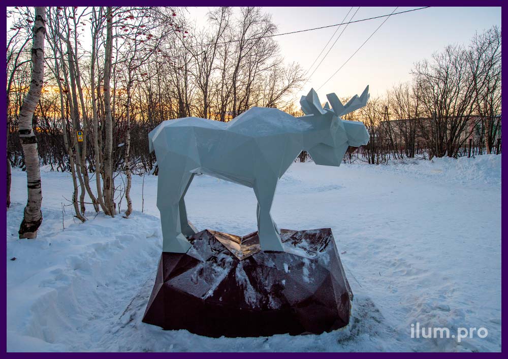 Благоустройство парка в Кировске Мурманской области, установка полигональной скульптуры в форме лося