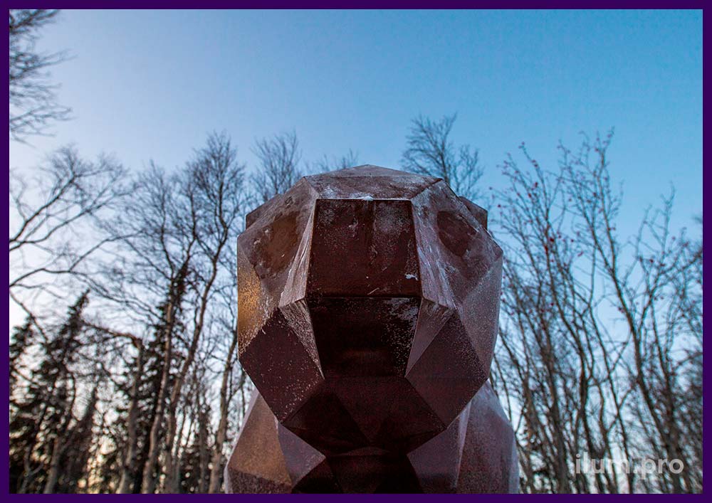 Благоустройство территории городского парка, установка металлических полигональных скульптур в форме медведей