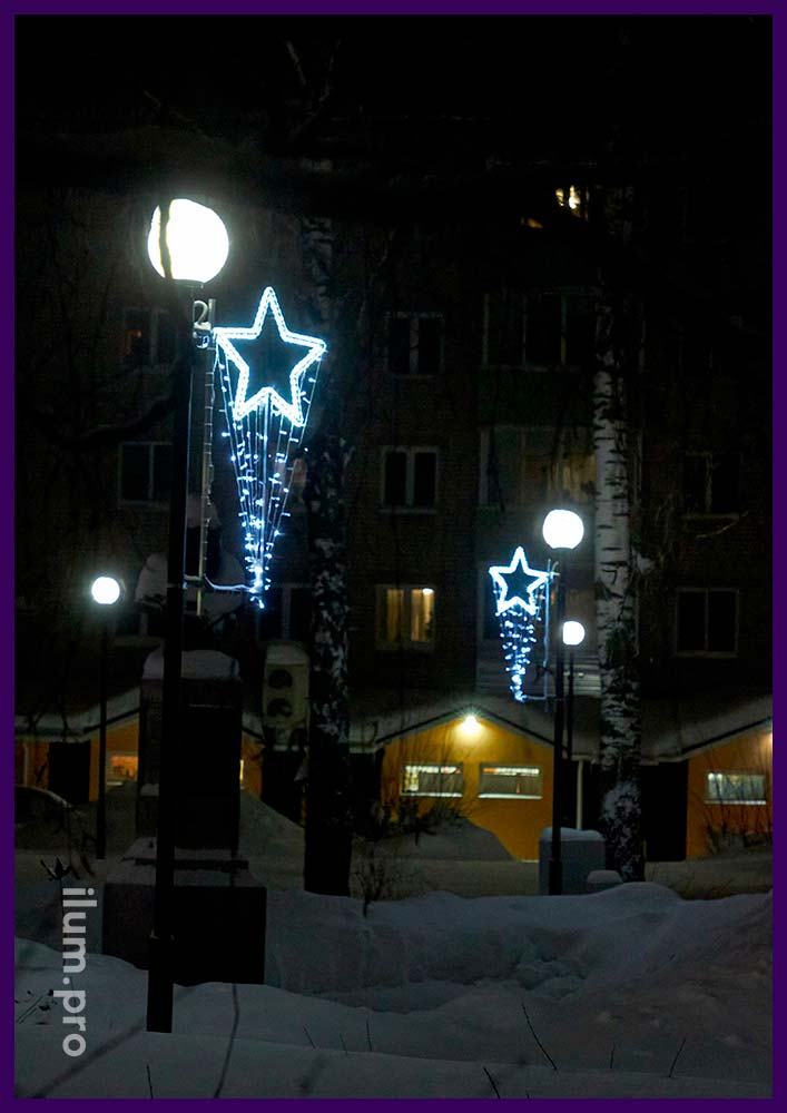 Декоративные световые консоли в форме звёзд с дюралайтом и гирляндами для украшения сквера во Владимирской области