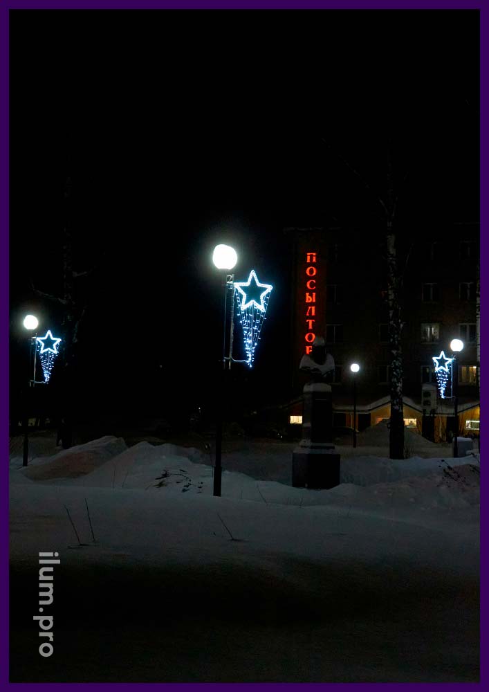 Три светодиодные консоли на фонарях в сквере Зои Космодемьянской во Владимирской области