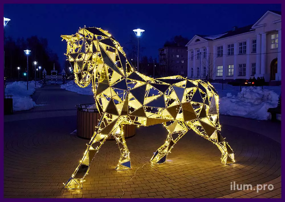 Лошадь металлическая с зеркальными гранями - полигональный арт-объект для улицы